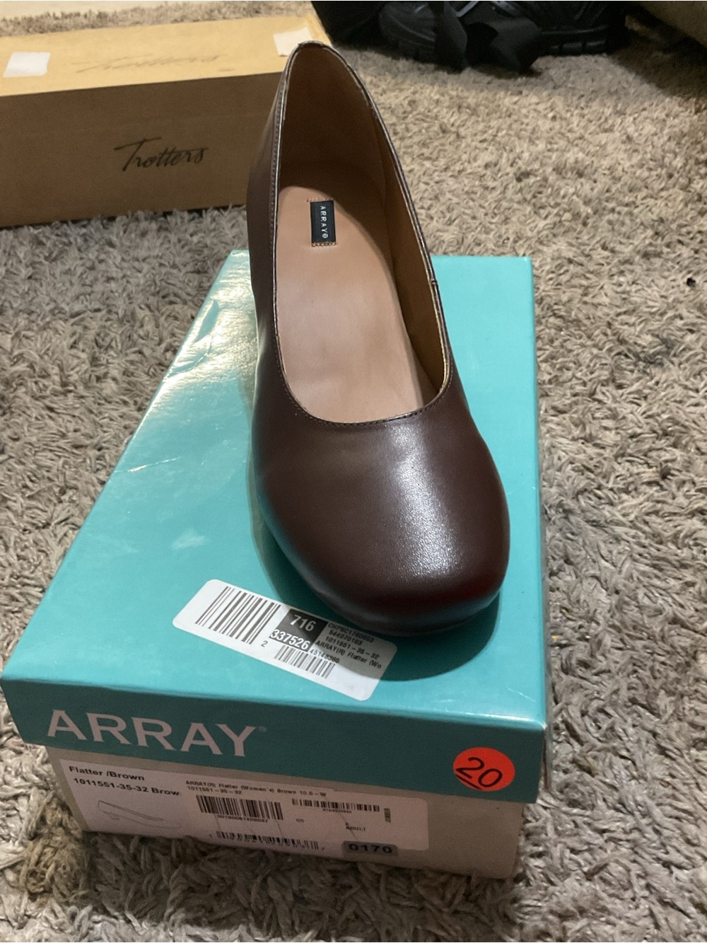 Array Women's Dark Brown Round-Toe Leather Pump
